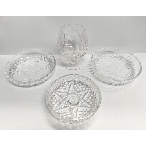 208 - A GLASS LOT TO INCLUDE (i) a Waterford Crystal cut glass goblet, (ii) a set of three cut glass ashtr... 