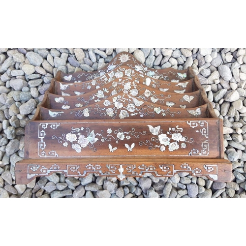 33 - AN ANTIQUE CHINESE LETTER HOLDER, c.1890, beautifully decorated with mother of pearl inlay, with flo... 