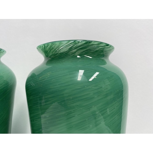 61 - A VINTAGE NAZEING ART GLASS LOT TO INCLUDE A PAIR OF VASES, ALONG WITH MAY GREEN SWIRL BOWN, c.1940,... 