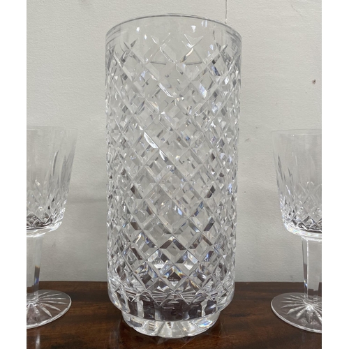 87 - A WATERFOD CRYSTAL LOT TO INCLUDE (i) a set of six elegant Glendevon cut glass wine glasses, acid ma... 