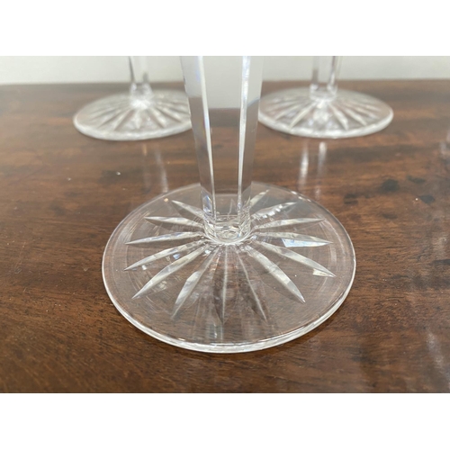 87 - A WATERFOD CRYSTAL LOT TO INCLUDE (i) a set of six elegant Glendevon cut glass wine glasses, acid ma... 