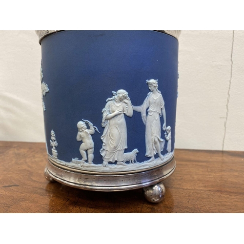 105 - A VINTAGE WEDGWOOD JASPER WARE AND SILVER PLATED BISCUIT BARREL, in good condition, Makers Mark Jame... 