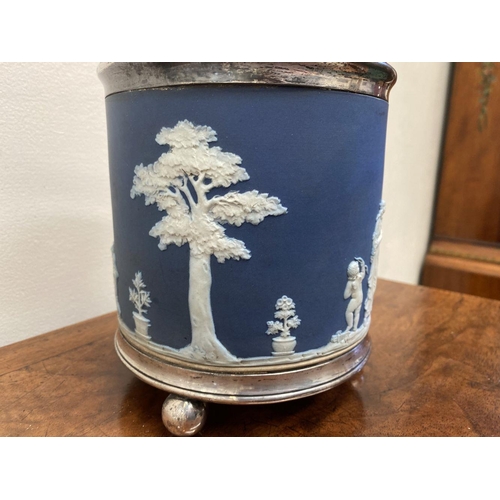 105 - A VINTAGE WEDGWOOD JASPER WARE AND SILVER PLATED BISCUIT BARREL, in good condition, Makers Mark Jame... 