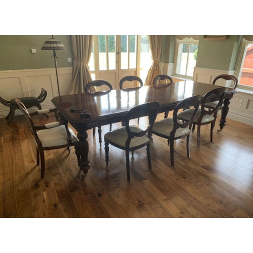 118 - A FINE MAHOGANY EXTENDABLE DINING TABLE ALONG WITH A SET OF CHAIRS, table standing on turned column ... 