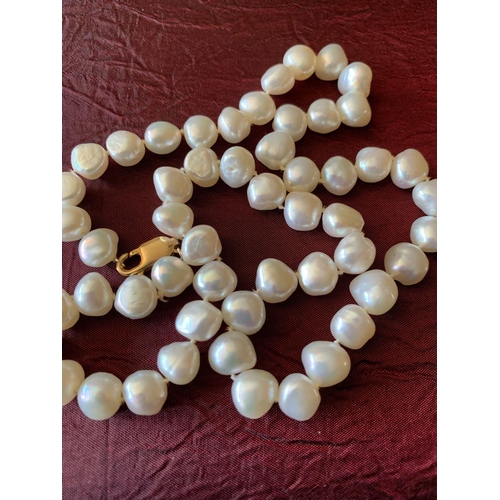 120 - A SINGLE STRAND FRESH WATER PEARL NECKLACE, 18 inch necklace with very evenly matched pearls, 53 of ... 