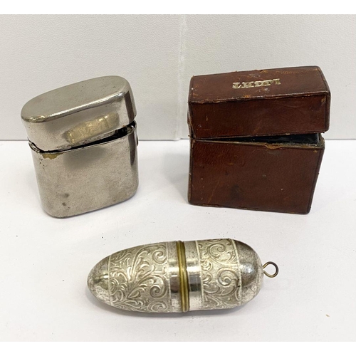 132 - A SILVER LOT TO INCLUDE A WAR METAL LIGHTER SHAPED TRAVELLING INKWELL, with coloured class insert, a... 