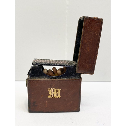 132 - A SILVER LOT TO INCLUDE A WAR METAL LIGHTER SHAPED TRAVELLING INKWELL, with coloured class insert, a... 