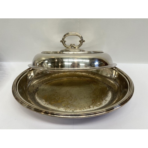 134 - A SILVER PLATED LOT TO INCLUDE (i) A Daniel & Arter EPNS serving dish, with two compartments, (ii) A... 