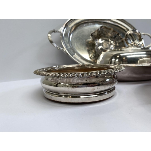 134 - A SILVER PLATED LOT TO INCLUDE (i) A Daniel & Arter EPNS serving dish, with two compartments, (ii) A... 