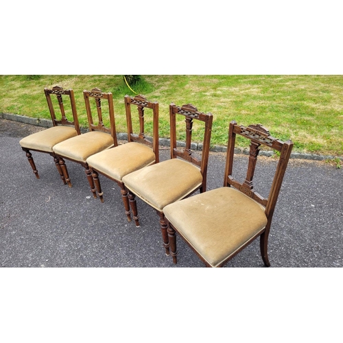 153 - A SET OF FIVE DINING ROOM CHAIRS, each with carved backs – some open work detail to the crest rails,... 