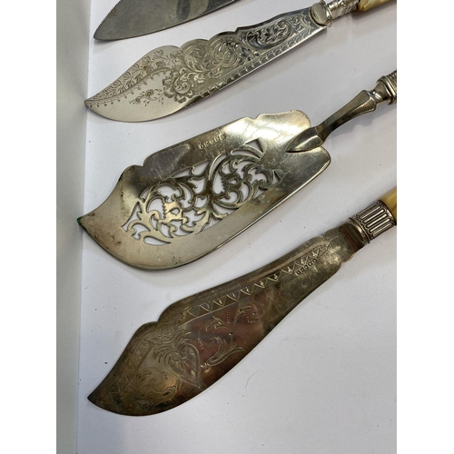 167 - A COLLECTION OF SILVER PLATED SERVING UTENCILS, to include (i) a silver plated fish knife and fork, ... 