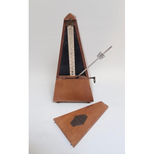 178 - AN ANTIQUE FRENCH CLOCKWORK METRONOME, with plaque to front reading ‘Paris’, in working order. Dimen... 