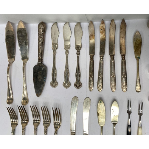 200 - A MIXED SILVER PLATED LOT TO INCLUDE (i) four sugar tongs, Makers Dixon, E & Co., one finely engrave... 