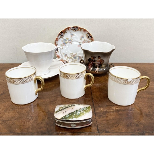 218 - A MIXED TABLEWARE LOT TO INCLUDE (i) three T. Goode & Co. London teacups in the New Chelsea Staffs p... 