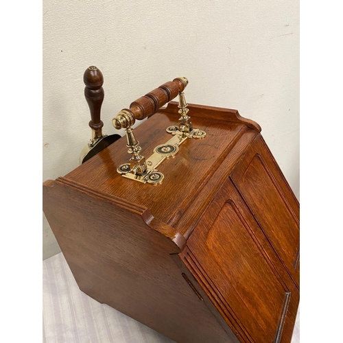 27 - AN UNIQUE OAK TWO DOOR COAL SCUTTLE, with slope front, decorative turned brass handle to top, brush ... 