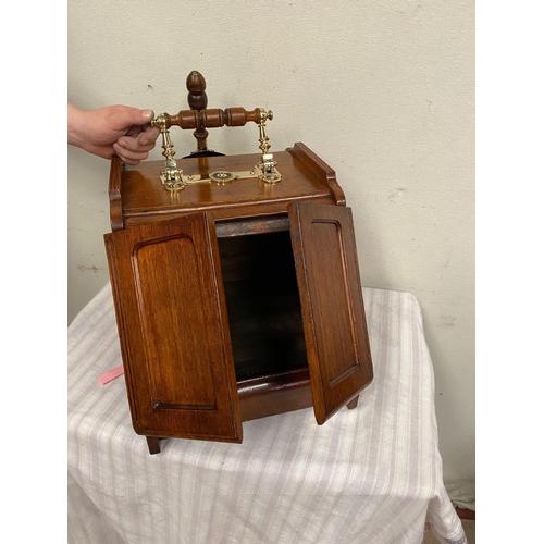 27 - AN UNIQUE OAK TWO DOOR COAL SCUTTLE, with slope front, decorative turned brass handle to top, brush ... 