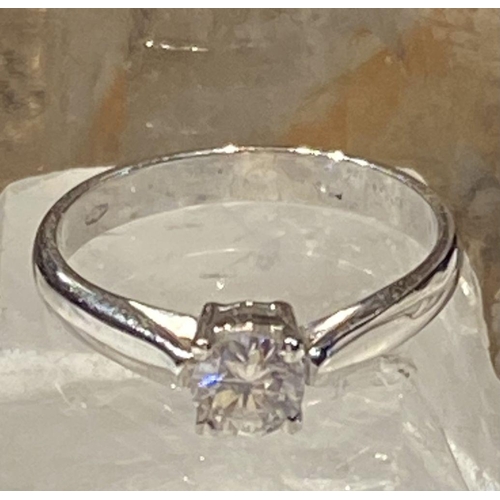 86 - AN ELEGANT 18CT WHITE GOLD DIAMOND SOLITAIRE RING, claw set, diamond weight .50cts, colour H, clarit... 