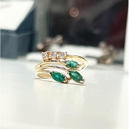 10 - A 14CT GOLD MARQUISE CUT EMERALD & DIAMOND RING, a really lovely elegant ring that feathers three st... 