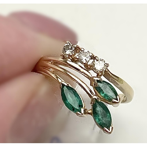 10 - A 14CT GOLD MARQUISE CUT EMERALD & DIAMOND RING, a really lovely elegant ring that feathers three st... 