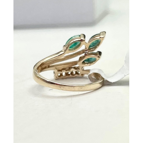 10 - A 14CT GOLD MARQUISE CUT EMERALD & DIAMOND RING, a really lovely elegant ring that feathers three st... 