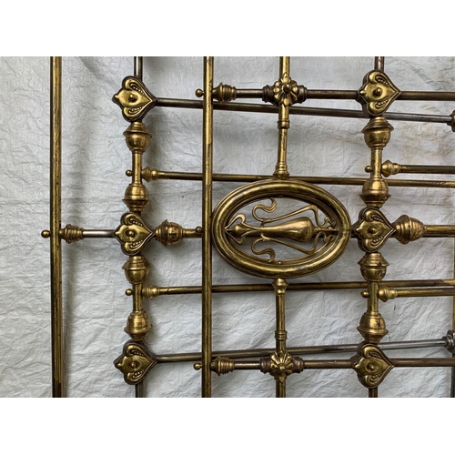 120 - A GOOD QUALITY ART NOUVEAU DESIGN BRASS & IRON BED, 155cm wide x 206cm long x 150cm high.