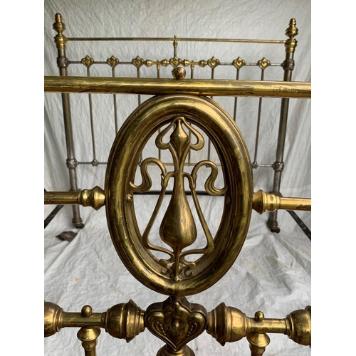 120 - A GOOD QUALITY ART NOUVEAU DESIGN BRASS & IRON BED, 155cm wide x 206cm long x 150cm high.