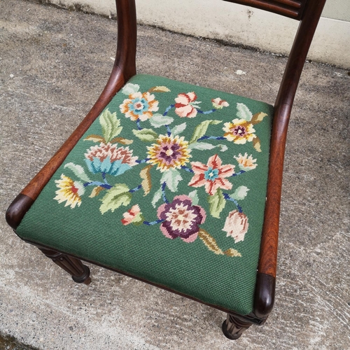 124 - A SET OF SIX MAHOGANY EARLY VICTORIAN DINING CHAIRS, each with curved back rest, which sits upon cur... 