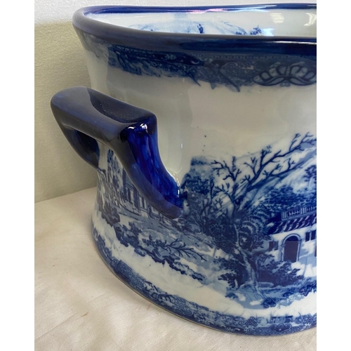 140 - A BLUE & WHITE ‘FOOT-BATH’ POT / JARDINERE POT, decorated to the interior & exterior with scenes sho... 