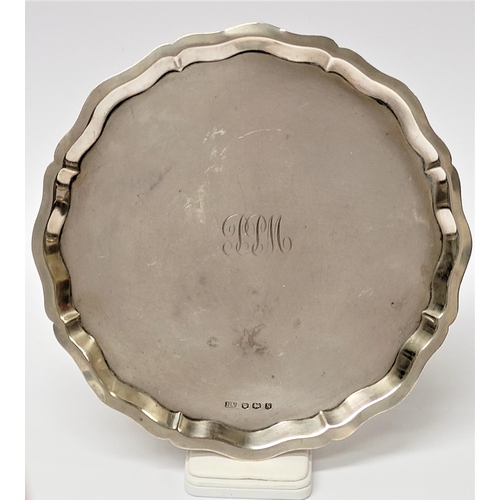 158 - A GOOD MID 20TH CENTURY SHEFFIELD SOLD SILVER SALVER DISH, with scalloped edge, raised on three scro... 