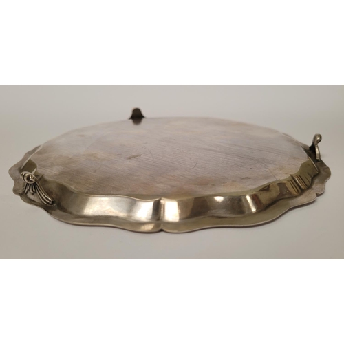 158 - A GOOD MID 20TH CENTURY SHEFFIELD SOLD SILVER SALVER DISH, with scalloped edge, raised on three scro... 