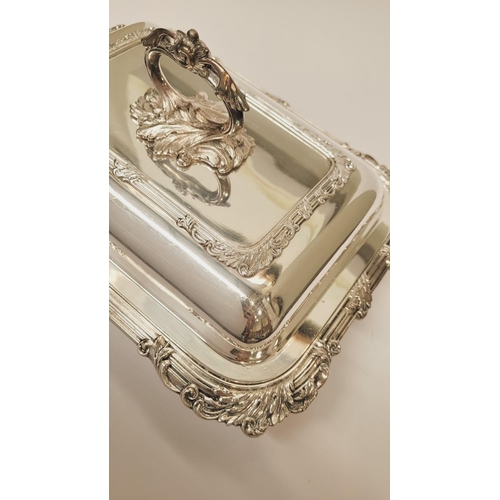 165 - A VERY GOOD QUALITY PLATED SILVER SERVING DISH WITH LID, good heavy dish, with matching lid that has... 