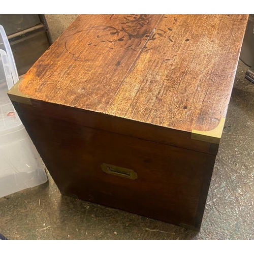 167 - A VERY FINE 19TH CENTURY MAHOGANY BRASS BOUND CAMPAIGN / TRAVEL TRUCK CHEST, with hinged lid, that o... 