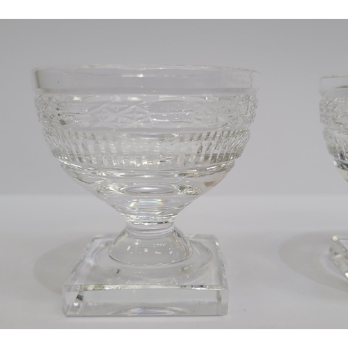 169 - A MIXED ANTIQUE GLASS LOT; includes; (i) A 19TH CENTURY IRISH CUT GLASS ‘FINGER BOWL’, with double s... 