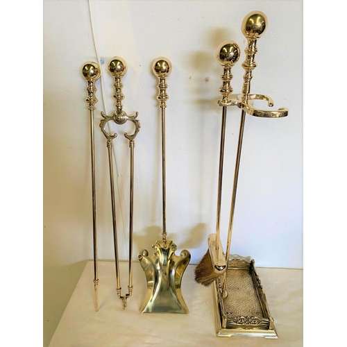 171 - A VERY GOOD QUALITY BRASS FIRE COMPANION SET; includes a shovel, tongs, poker and brush that sit upo... 