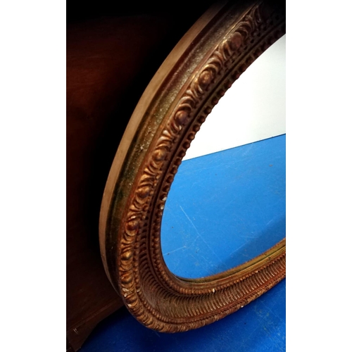 173 - A VERY GOOD QUALITY GILT OVAL SHAPED WALL MIRROR, would work well in a hallway, or over a mantle pla... 