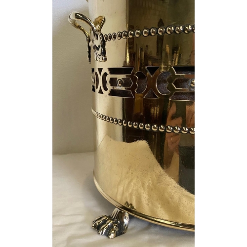 175 - A VERY GOOD QUALITY POLISHED VICTORIAN BRASS COAL BUCKET, with a finial topped lid. The rounded buck... 