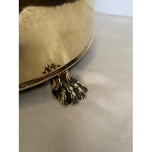 175 - A VERY GOOD QUALITY POLISHED VICTORIAN BRASS COAL BUCKET, with a finial topped lid. The rounded buck... 