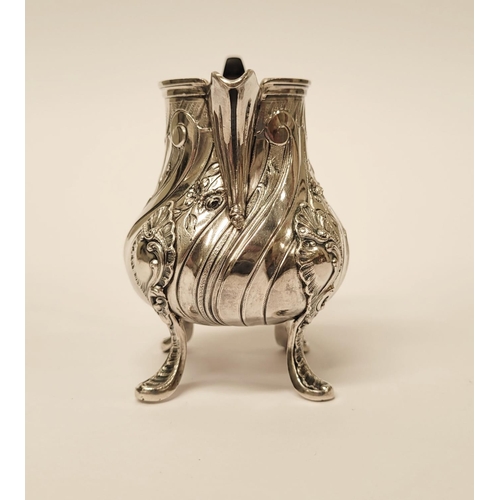 19 - A BEAUTIFUL LATE 19TH / EARLY 20TH CENTURY FRENCH SILVER JUG, by the marker Edouard Ernie, who was l... 