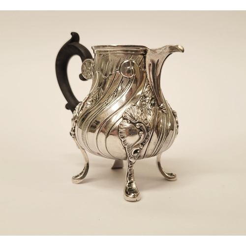 19 - A BEAUTIFUL LATE 19TH / EARLY 20TH CENTURY FRENCH SILVER JUG, by the marker Edouard Ernie, who was l... 