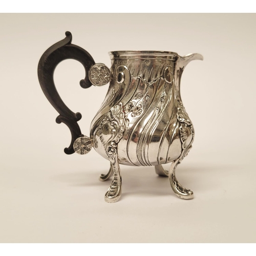 19 - A BEAUTIFUL LATE 19TH / EARLY 20TH CENTURY FRENCH SILVER JUG, by the marker Edouard Ernie, who was l... 