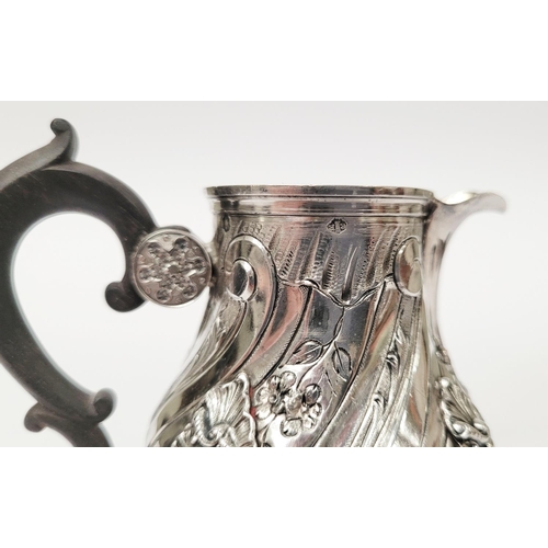 19 - A BEAUTIFUL LATE 19TH / EARLY 20TH CENTURY FRENCH SILVER JUG, by the marker Edouard Ernie, who was l... 