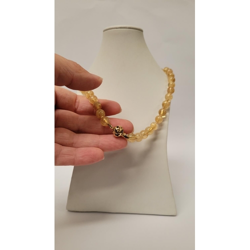 39 - A VERY PRETTY 9CT YELLOW GOLD & CRYSTAL BEAD NECKLACE, the clasp with scroll open work marked 375. T... 