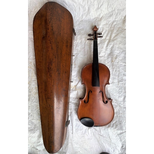 62 - A VERY GOOD TIGER MAHOGANY VIOLIN & WOODEN CASE, in need of strings & a little restoring; a fine exa... 