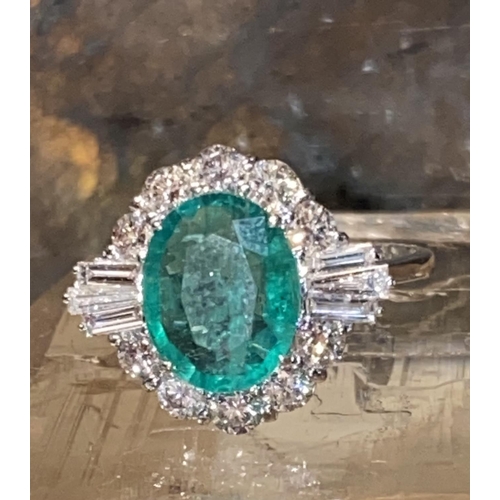 66 - A FANTASTIC ART DECO STYLE 18CT WHITE GOLD COLOMBIAN EMERALD & DIAMOND CLUSTER RING, the centrally p... 