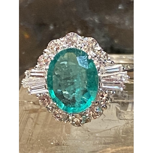 66 - A FANTASTIC ART DECO STYLE 18CT WHITE GOLD COLOMBIAN EMERALD & DIAMOND CLUSTER RING, the centrally p... 