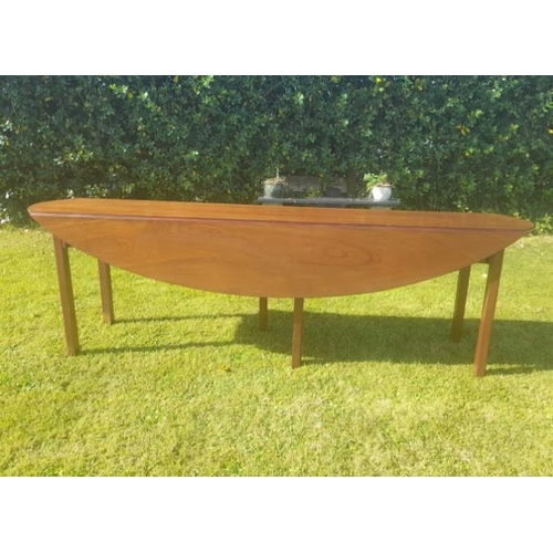 71 - A VERY GOOD MID CENTURY MAHOGANY DROP LEAF HUNTS TABLE, good solid heavy table, in good working cond... 