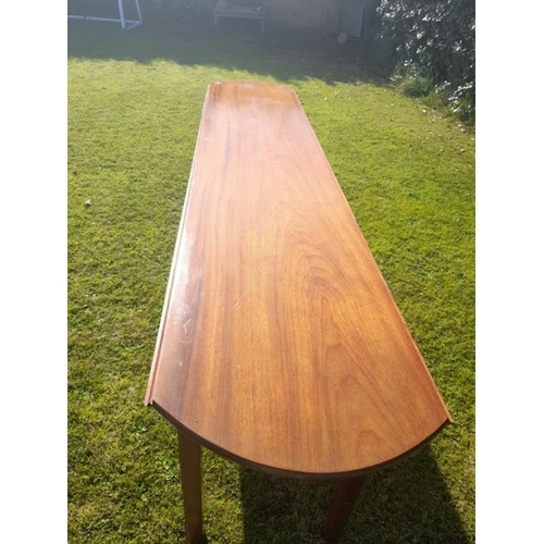 71 - A VERY GOOD MID CENTURY MAHOGANY DROP LEAF HUNTS TABLE, good solid heavy table, in good working cond... 