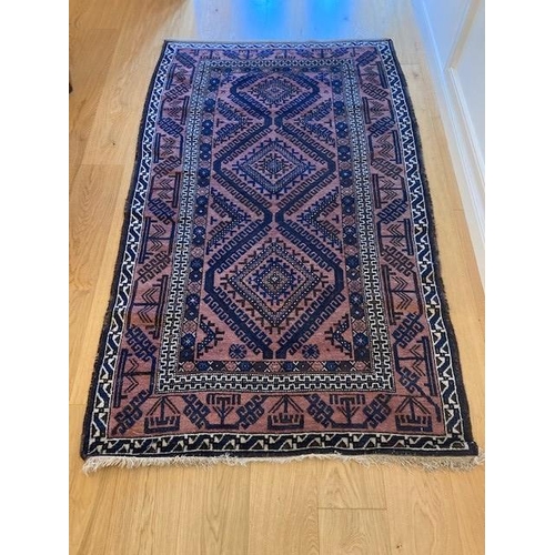 77 - A GOOD QUALITY ANTIQUE TRI-MEDALLION AFSHAR PERSIAN FLOOR RUG, with multiple borders & a geometric s... 