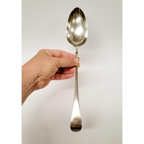 95 - A SOLID SILVER EARLY 20TH CENTURY SERVING SPOON, London hallmarks, date letter of ‘q’ for 1911. Make... 