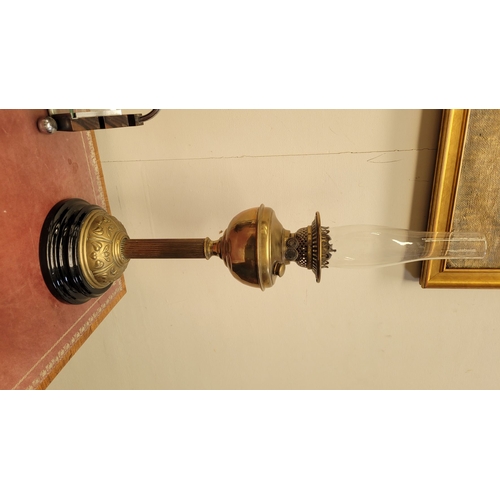 70 - A GOOD QUALITY VERITAS BRASS OIL LAMP, with brass reservoir held on a reeded column with a circular ... 